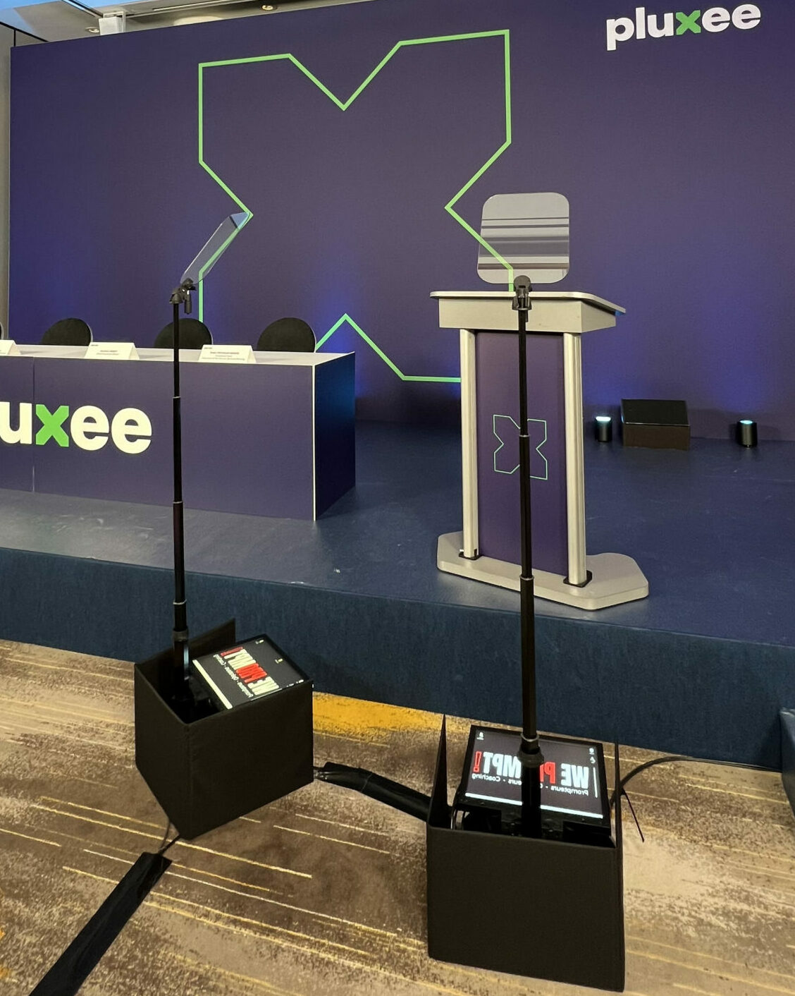 Photo d'un prompteur conférencier motorisé sur une scène