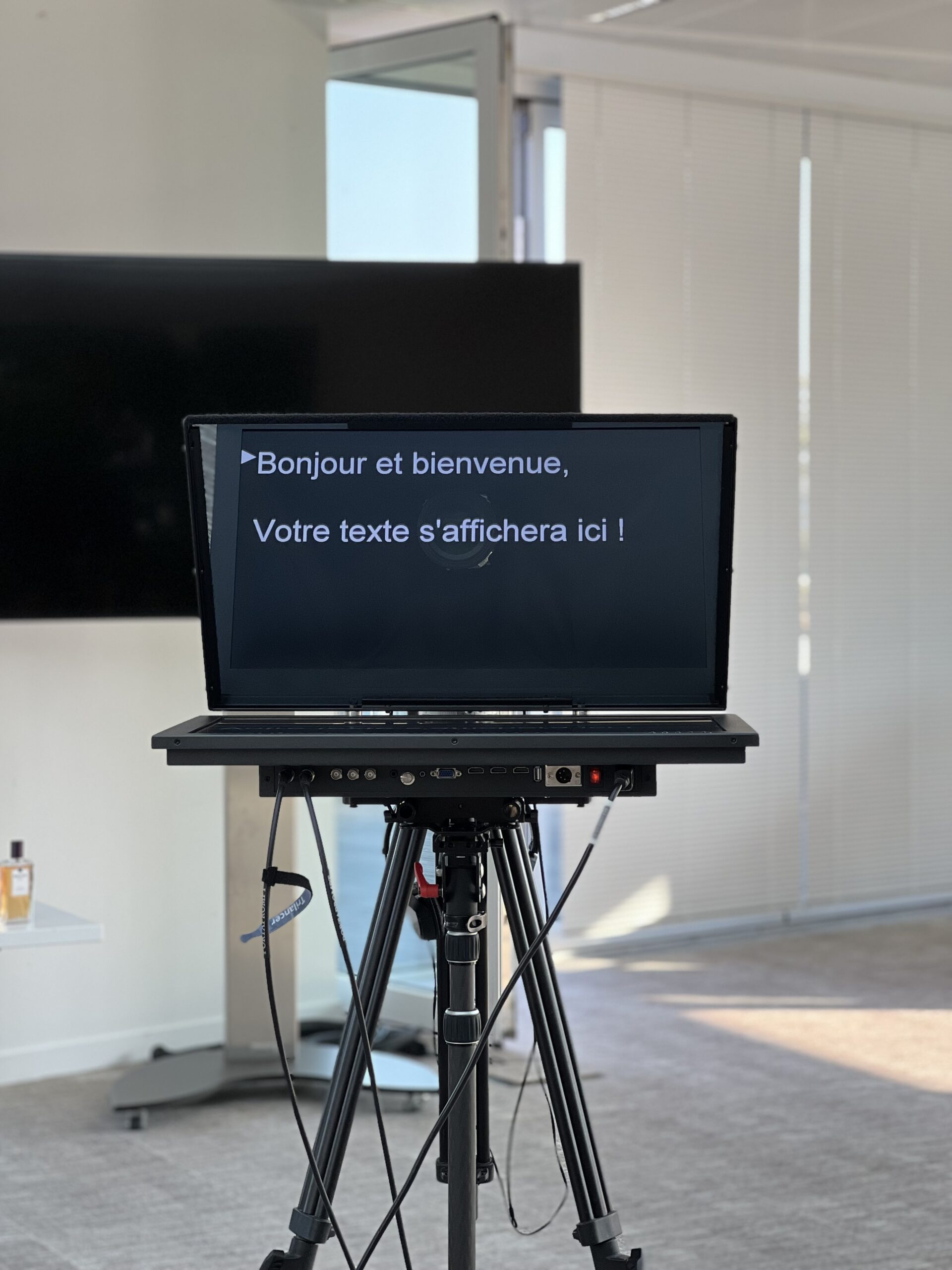 Photo d'un prompteur caméra 24"